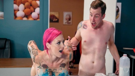 Cute pink-haired model Anna Bell Peaks jumps on a long penis