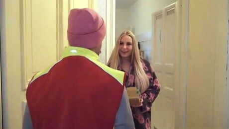 German Teen Couple Talk Postman To Fuck His Girlfriend While He Watch